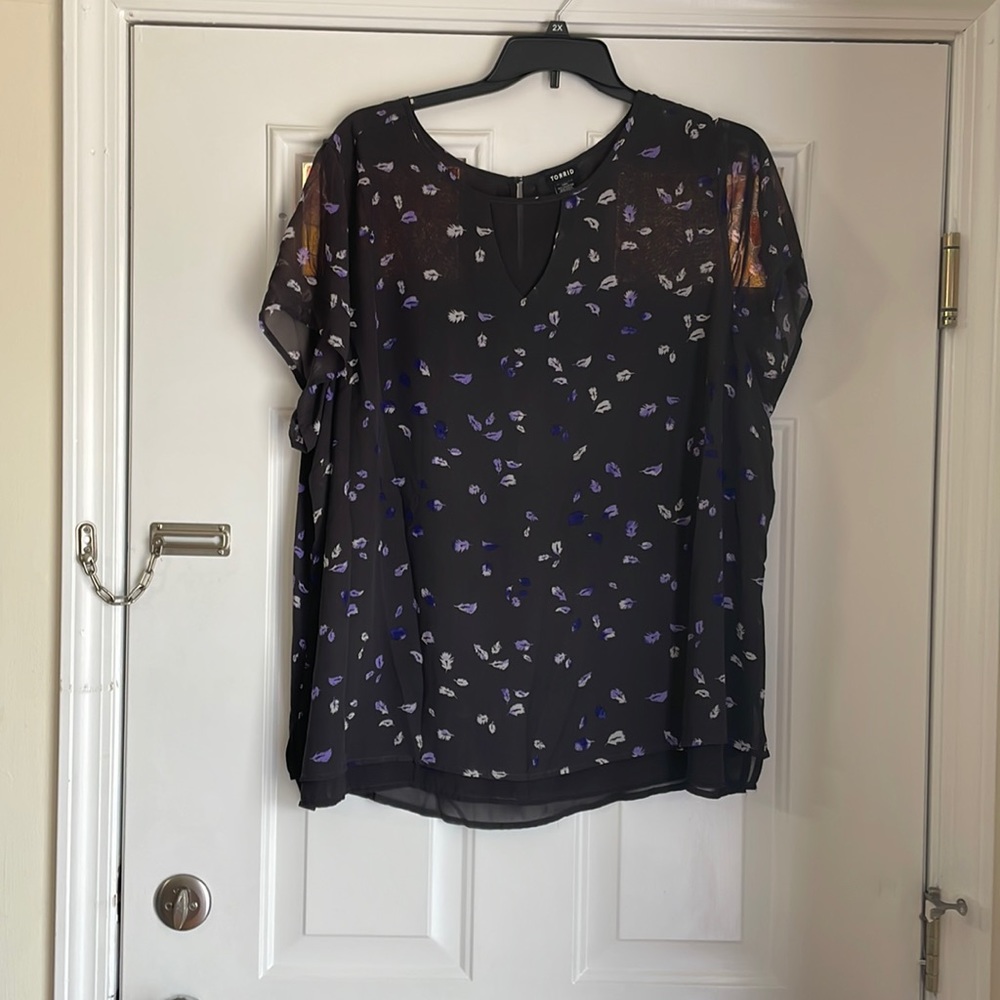 Torrid feather top size 4